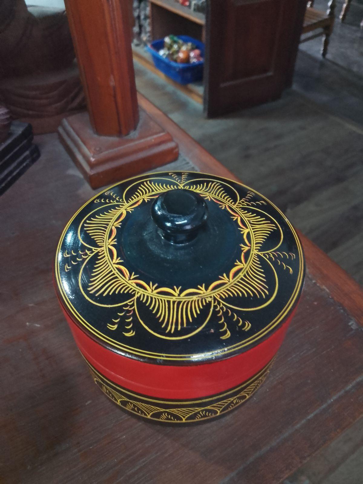 Lacquer Round Box Medium