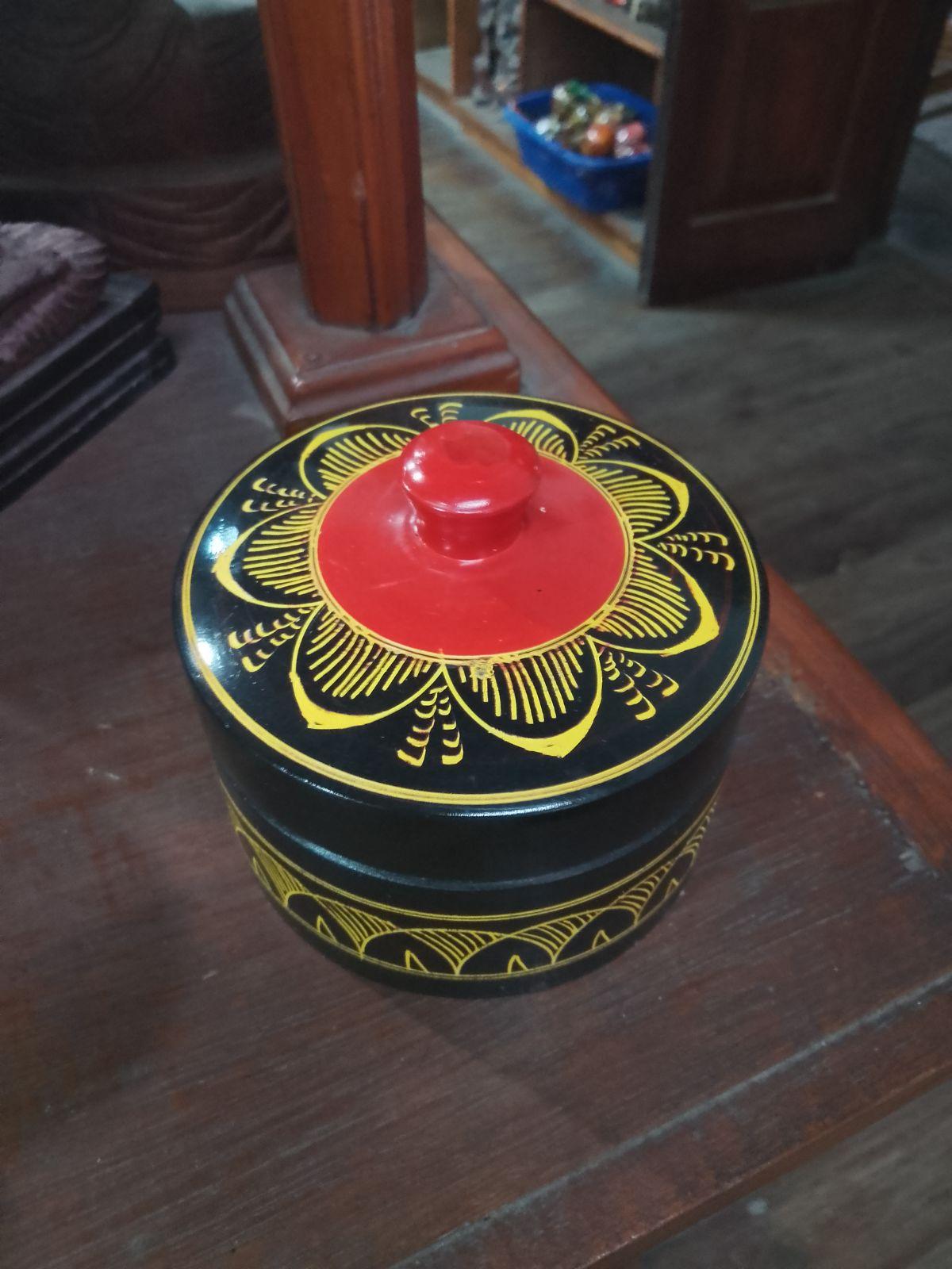 Lacquer Round Box Medium