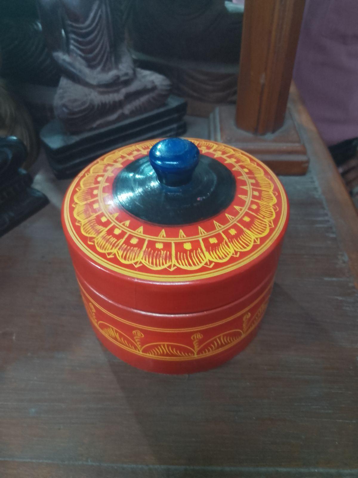 Lacquer Round Box Medium