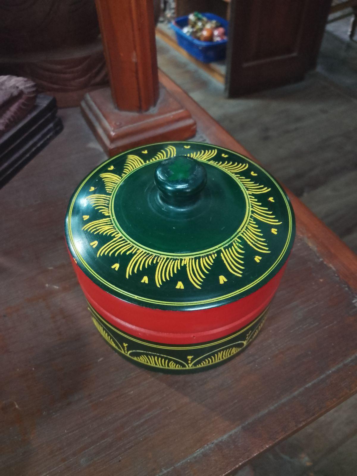 Lacquer Round Box Medium
