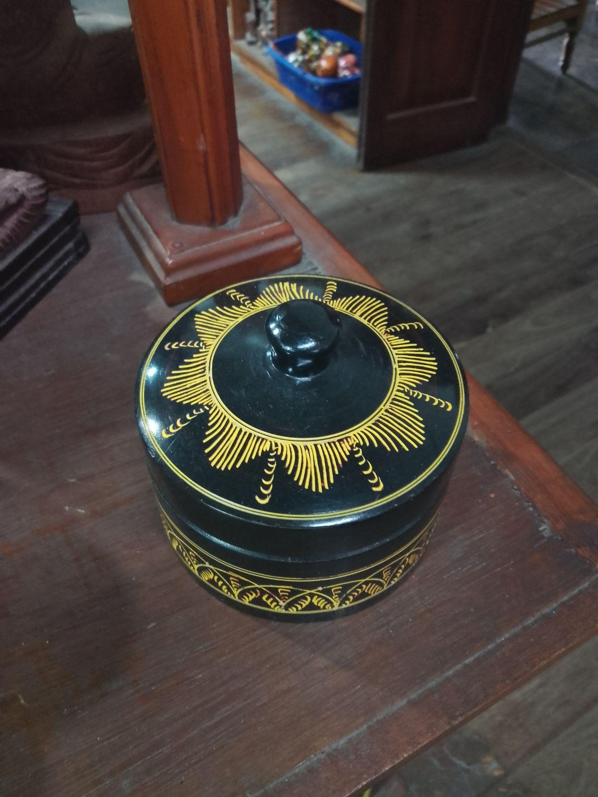 Lacquer Round Box Medium