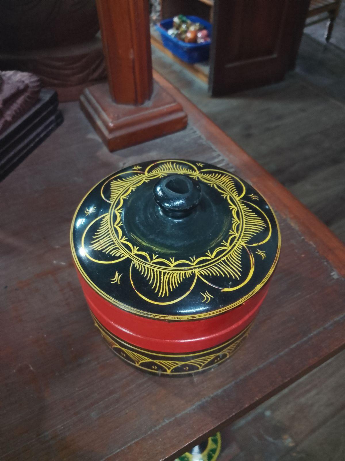 Lacquer Round Box Medium