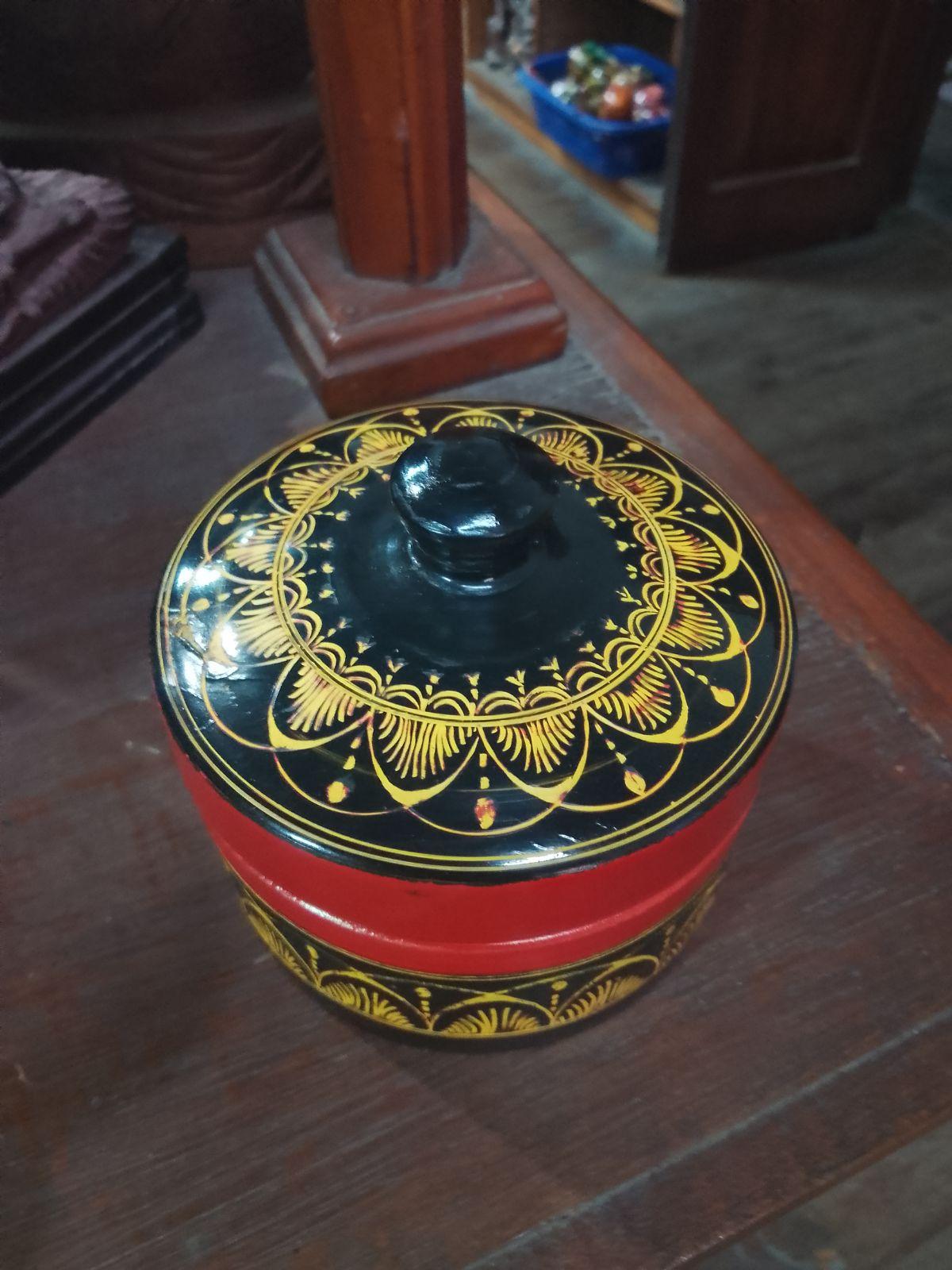 Lacquer Round Box Medium