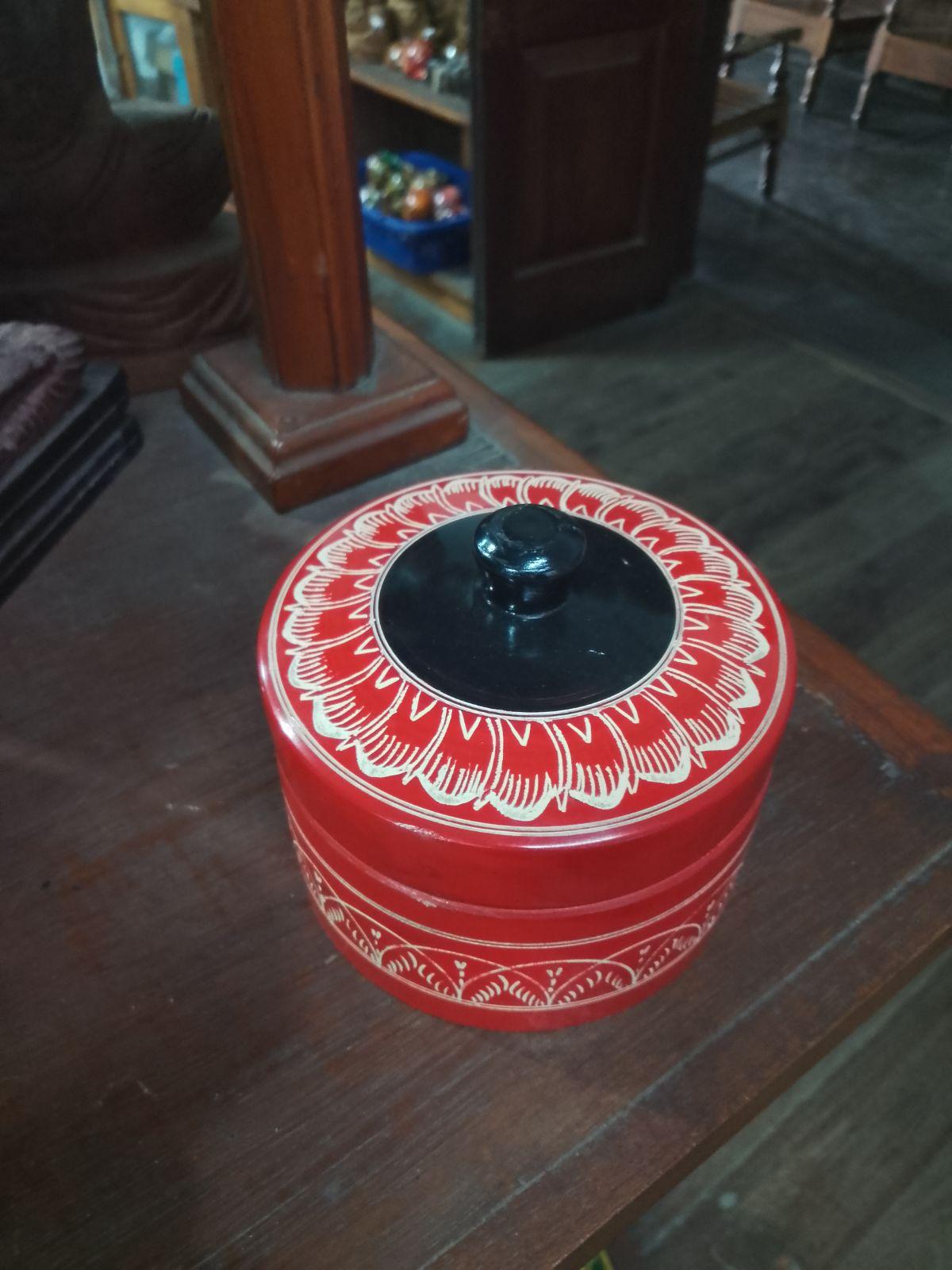 Lacquer Round Box Medium